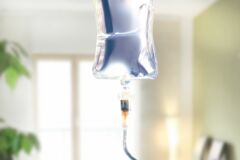 Infusionsbeutel mit Mikronährstoffen in der Praxis von Dr. Meyer-Rahe in Bielefeld